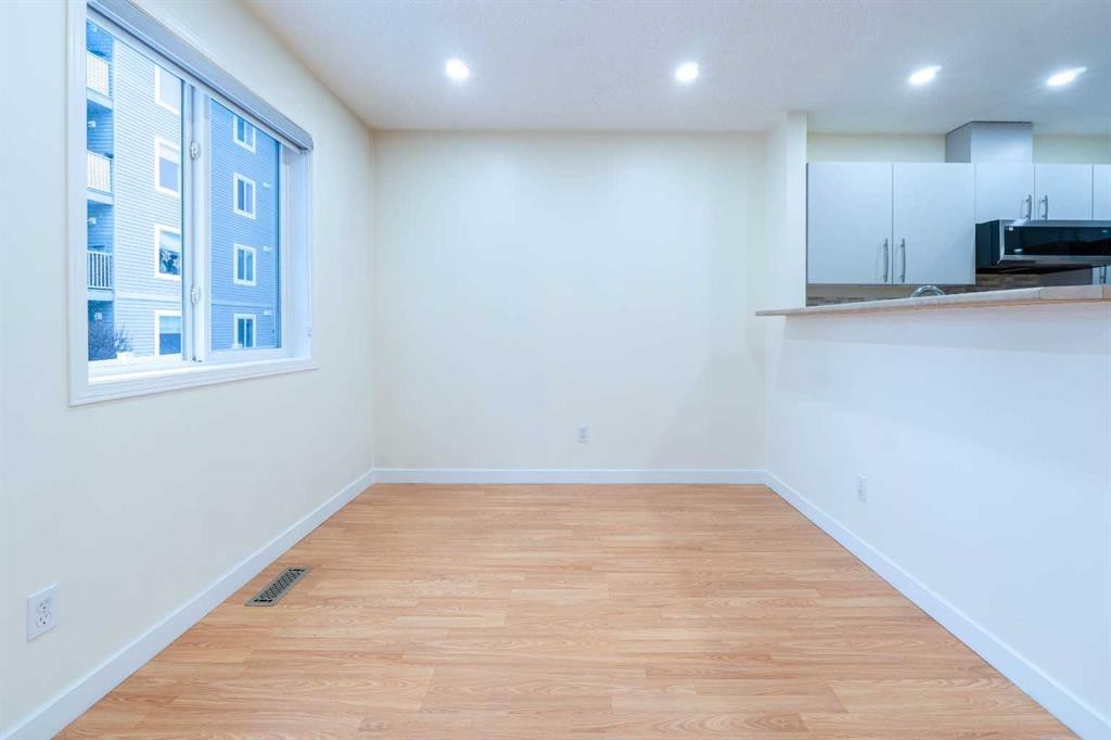 204-760 Railway Gate Sw, Airdrie, AB - Indoor