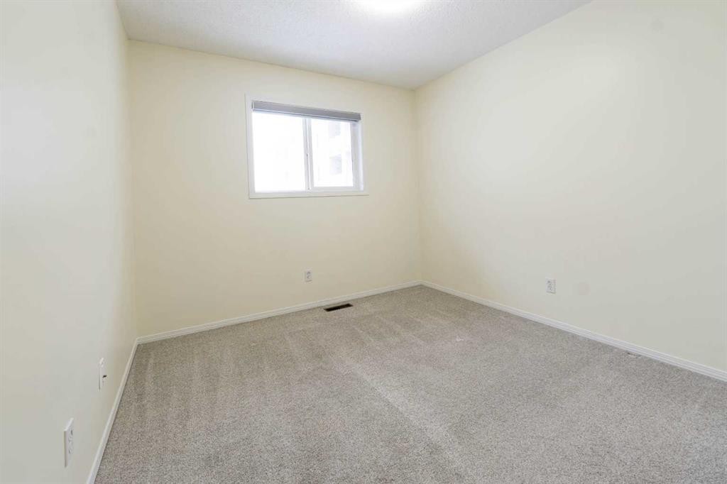 204-760 Railway Gate Sw, Airdrie, AB - Indoor Photo Showing Other Room