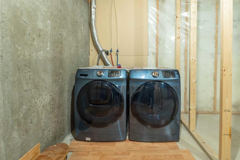 204-760 Railway Gate Sw, Airdrie, AB - Indoor Photo Showing Laundry Room