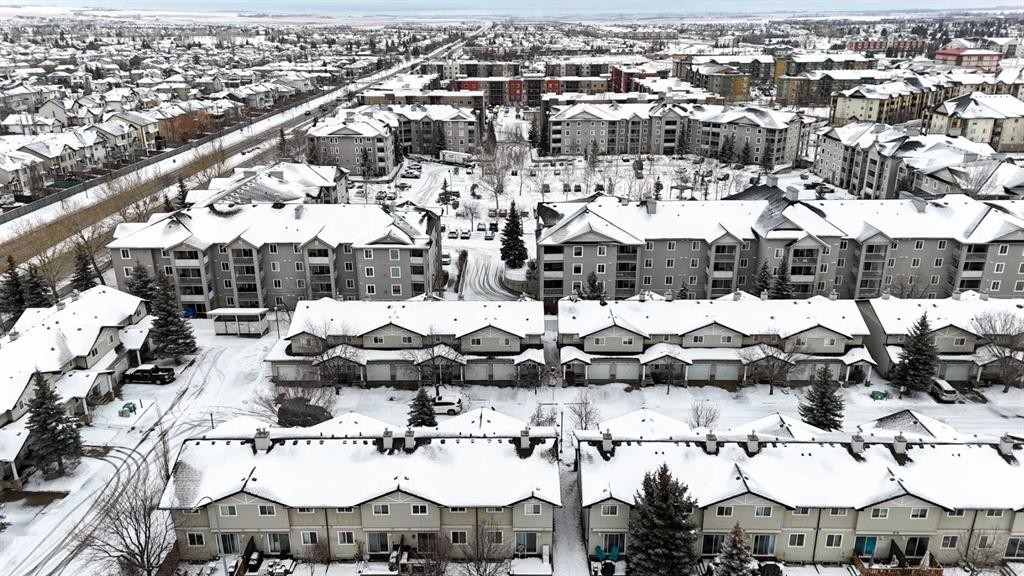 204-760 Railway Gate Sw, Airdrie, AB - Outdoor