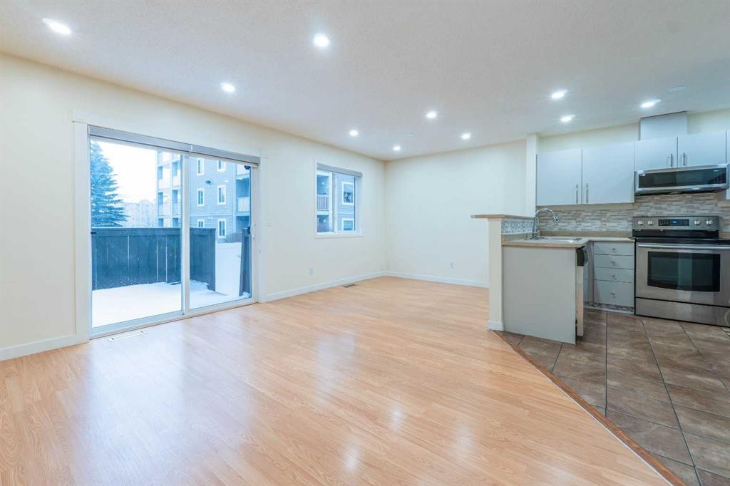 204-760 Railway Gate Sw, Airdrie, AB - Indoor