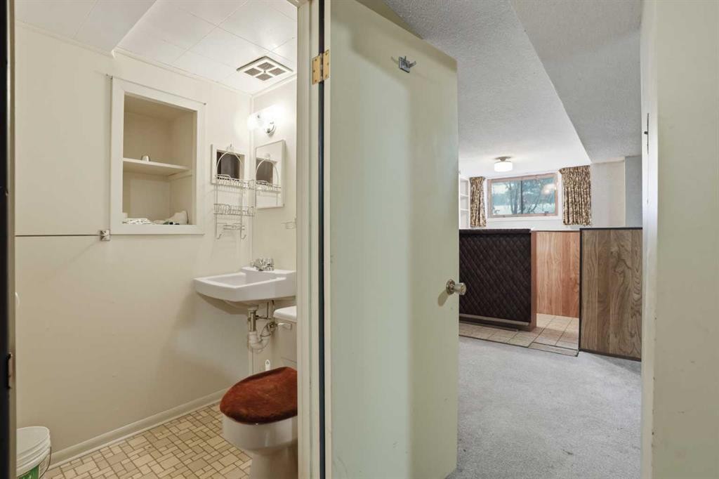 8624 33 Avenue Nw, Calgary, AB - Indoor