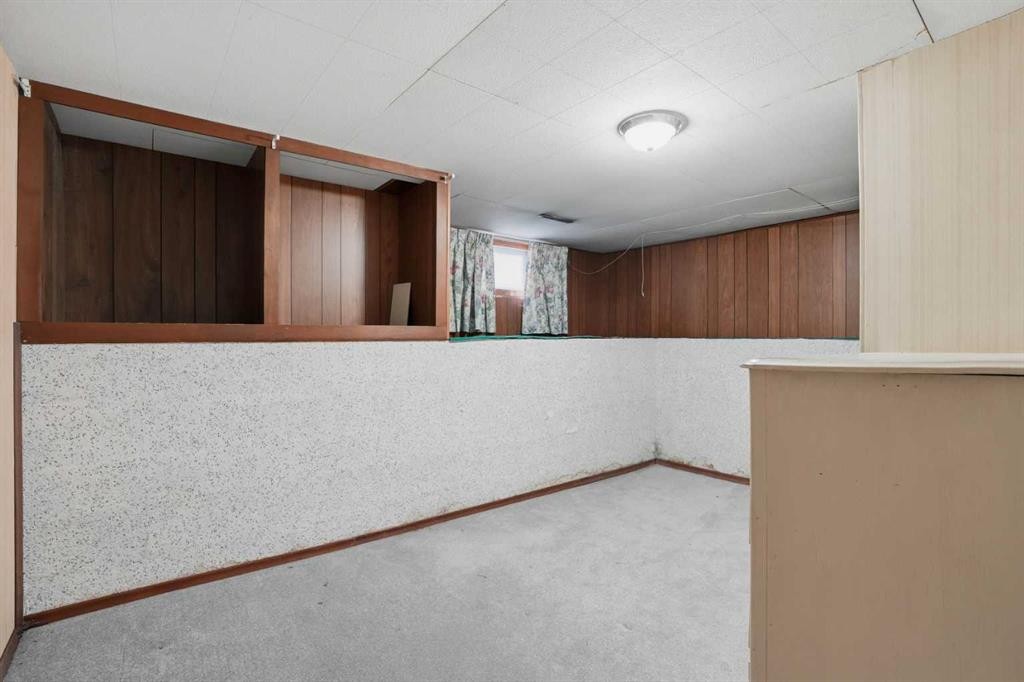 8624 33 Avenue Nw, Calgary, AB - Indoor Photo Showing Other Room