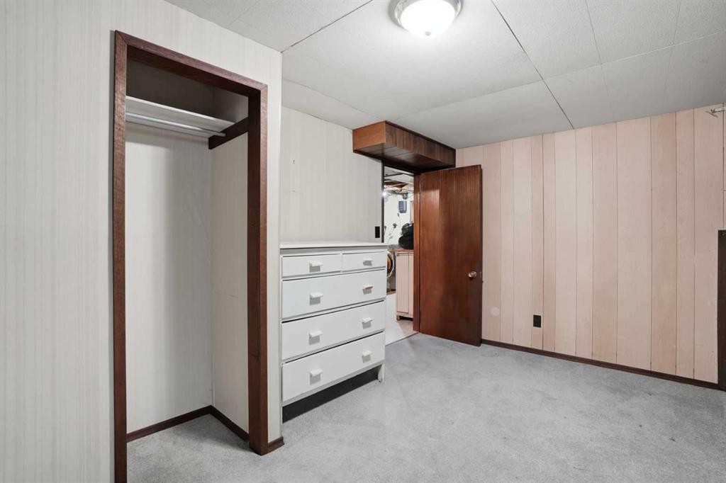 8624 33 Avenue Nw, Calgary, AB - Indoor Photo Showing Other Room