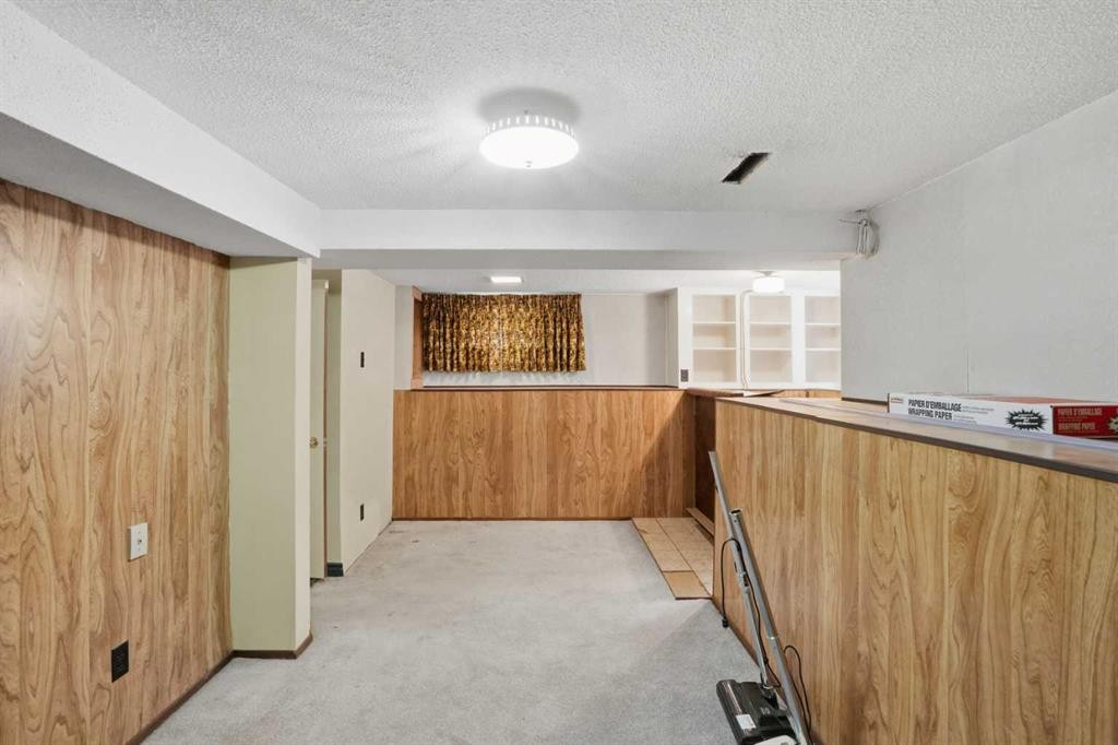 8624 33 Avenue Nw, Calgary, AB - Indoor Photo Showing Other Room