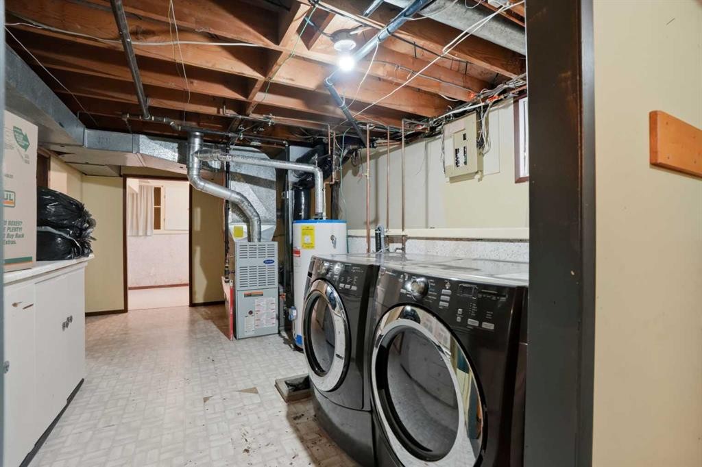 8624 33 Avenue Nw, Calgary, AB - Indoor Photo Showing Laundry Room