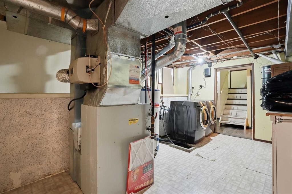 8624 33 Avenue Nw, Calgary, AB - Indoor Photo Showing Basement