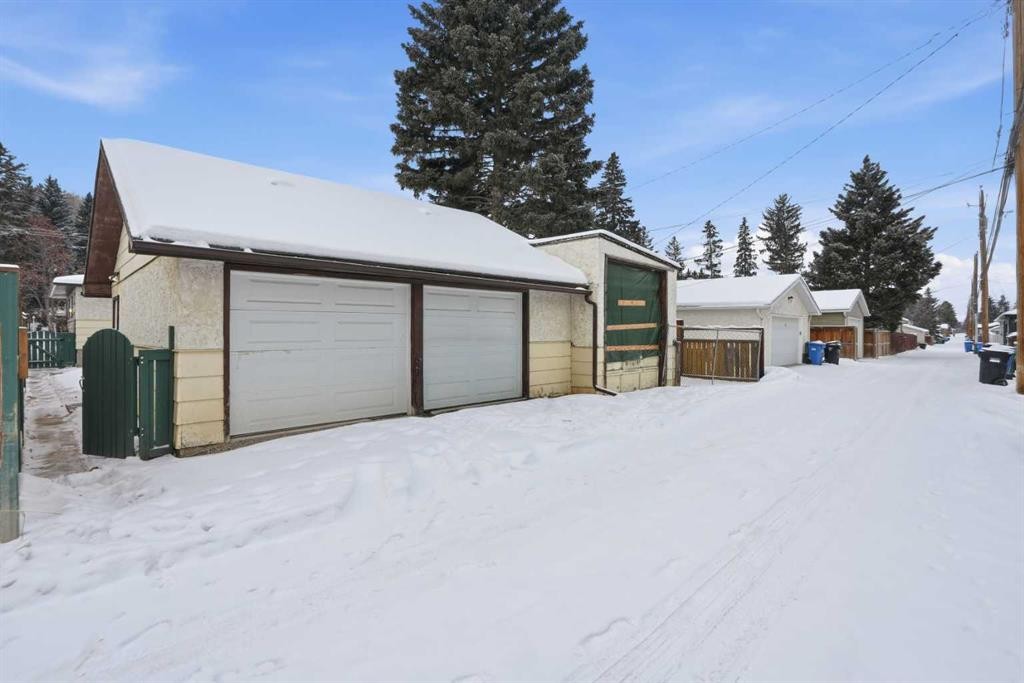 8624 33 Avenue Nw, Calgary, AB - Outdoor With Exterior