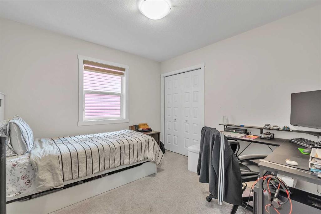 7672 80 Avenue Ne, Calgary, AB - Indoor Photo Showing Bedroom