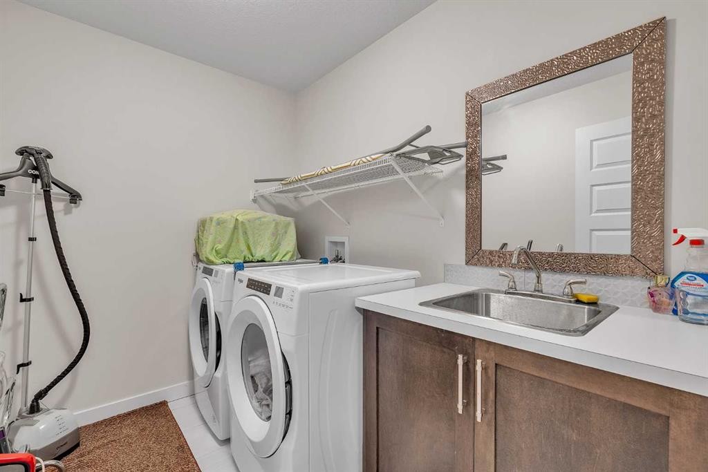 7672 80 Avenue Ne, Calgary, AB - Indoor Photo Showing Laundry Room