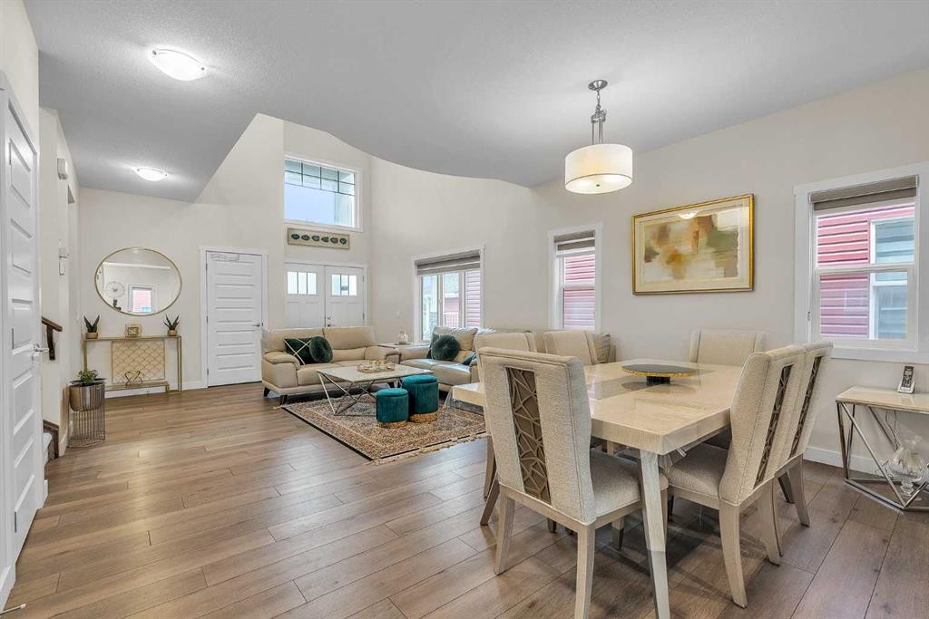7672 80 Avenue Ne, Calgary, AB - Indoor Photo Showing Dining Room