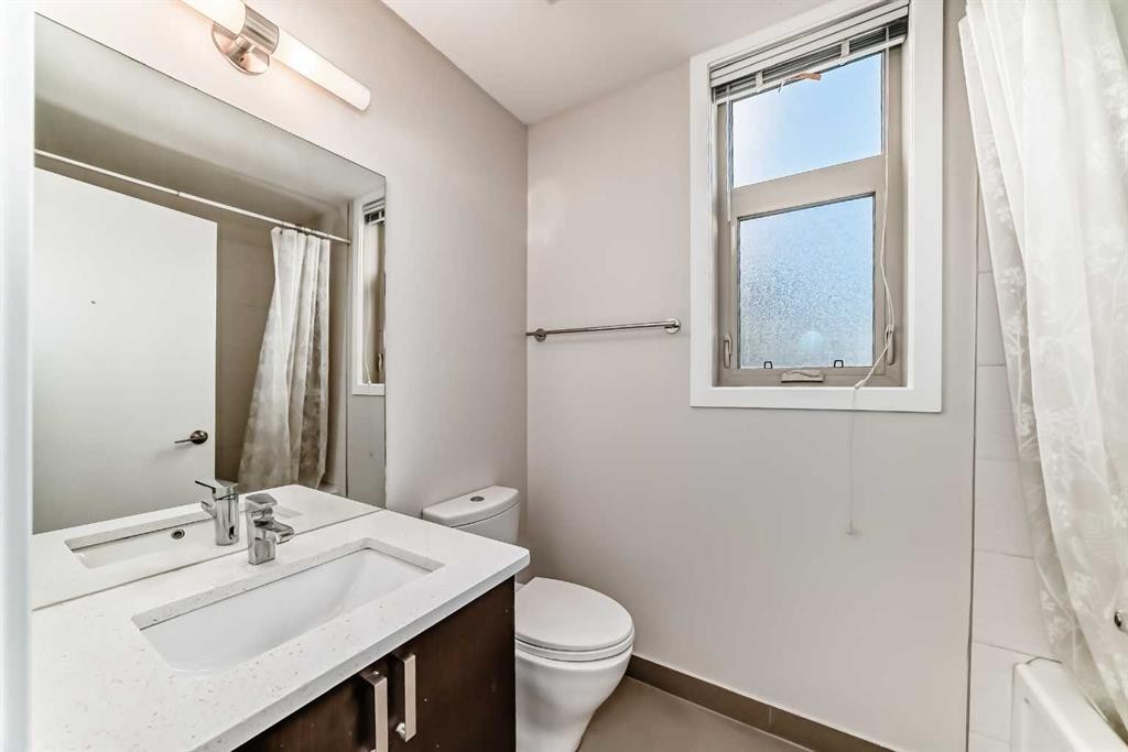 103-10 Auburn Bay Link Se, Calgary, AB - Indoor Photo Showing Bathroom