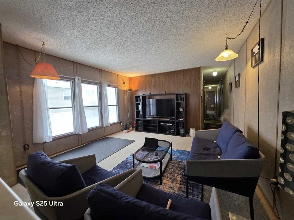 5302 Birch Road, Olds, AB - Indoor Photo Showing Living Room