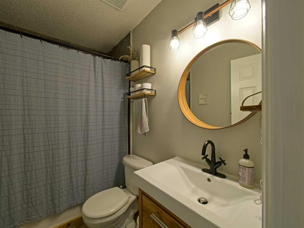 618-600 Allen Street Se, Airdrie, AB - Indoor Photo Showing Bathroom