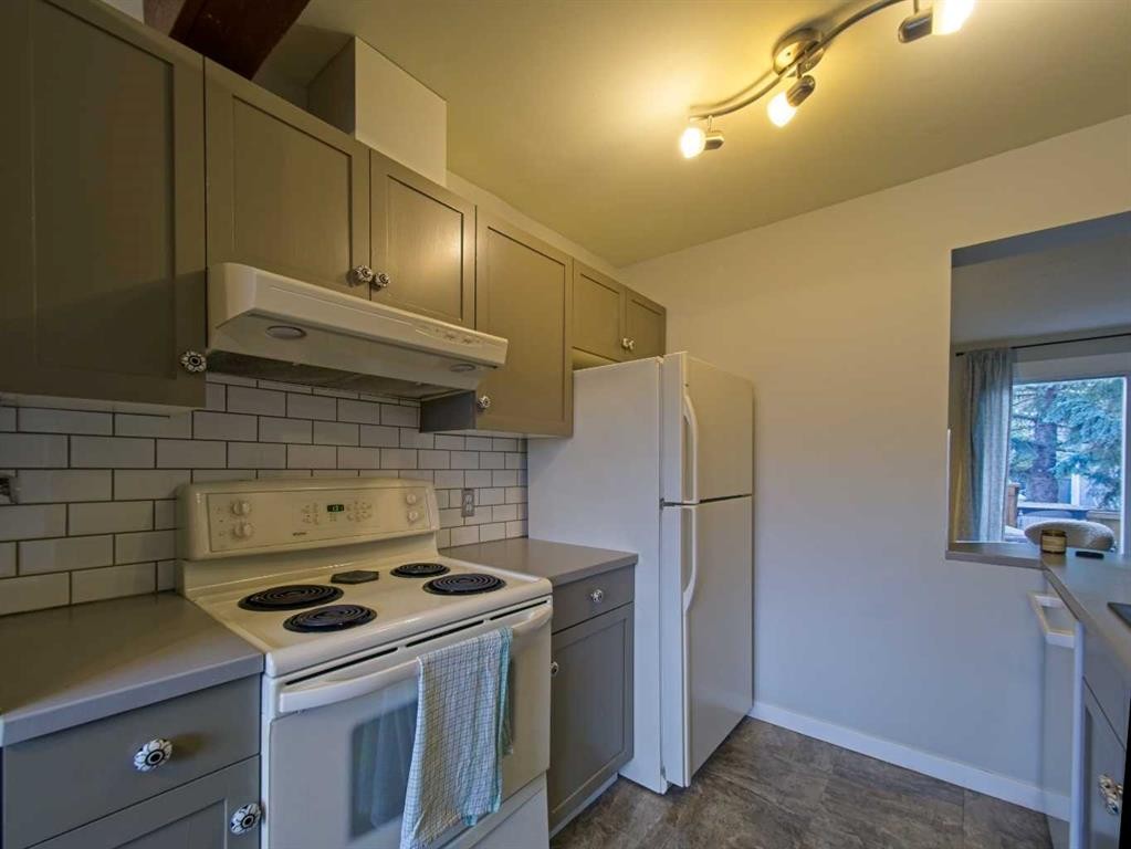 618-600 Allen Street Se, Airdrie, AB - Indoor Photo Showing Kitchen
