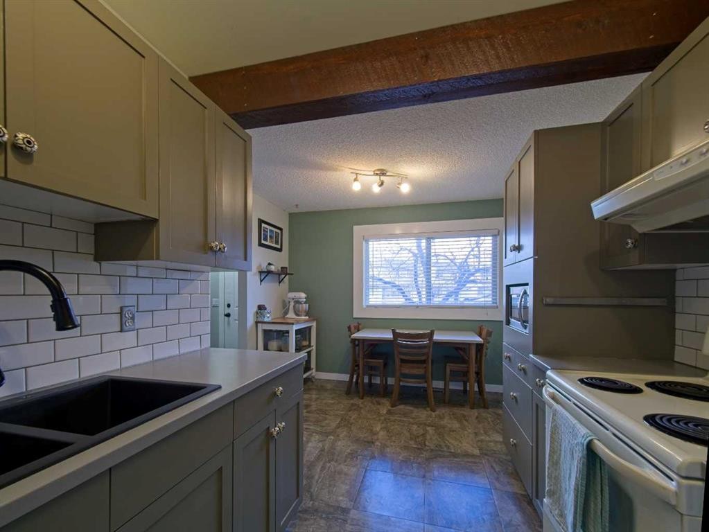 618-600 Allen Street Se, Airdrie, AB - Indoor Photo Showing Kitchen