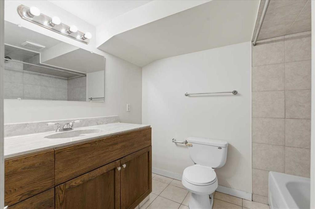 1520 15 Avenue Sw, Calgary, AB - Indoor Photo Showing Bathroom