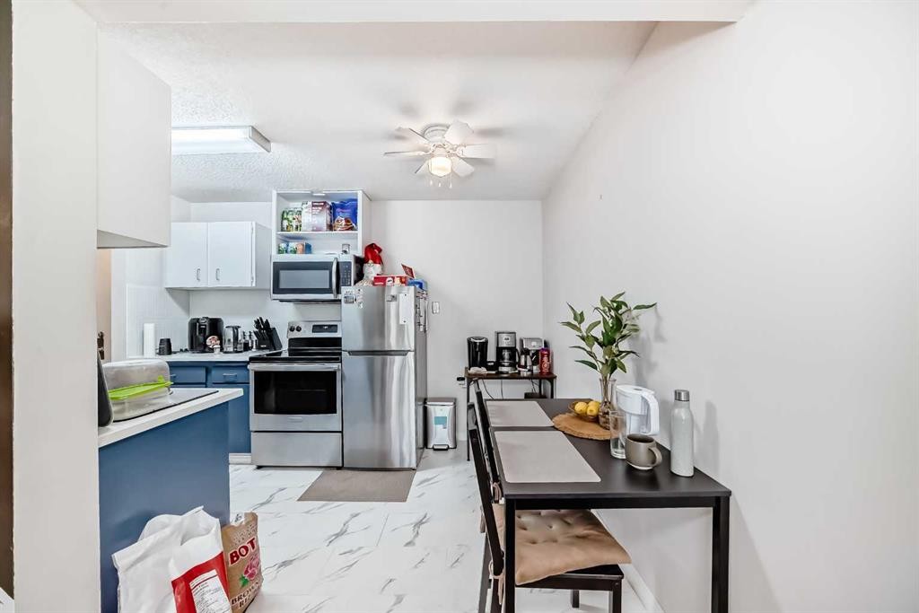 303-4328 4 Street Nw, Calgary, AB - Indoor Photo Showing Kitchen