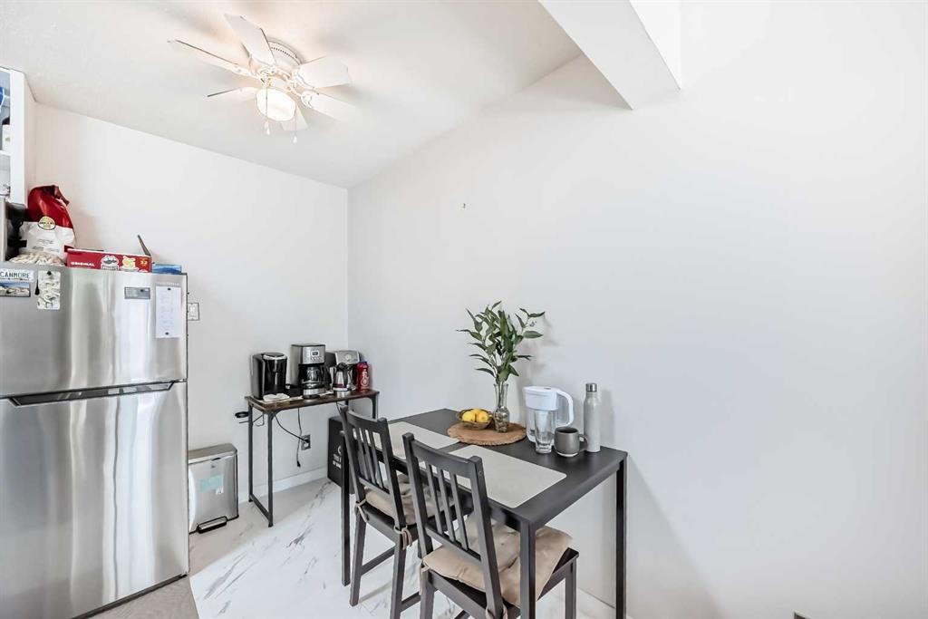 303-4328 4 Street Nw, Calgary, AB - Indoor Photo Showing Dining Room