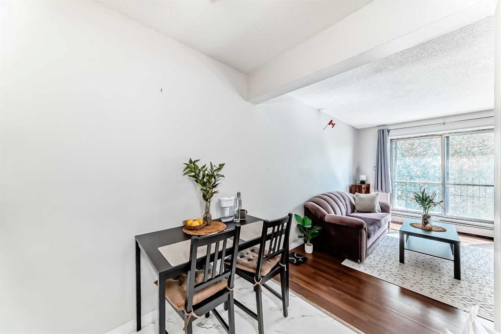 303-4328 4 Street Nw, Calgary, AB - Indoor
