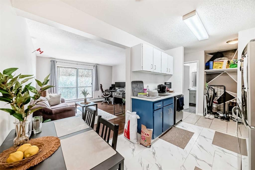 303-4328 4 Street Nw, Calgary, AB - Indoor