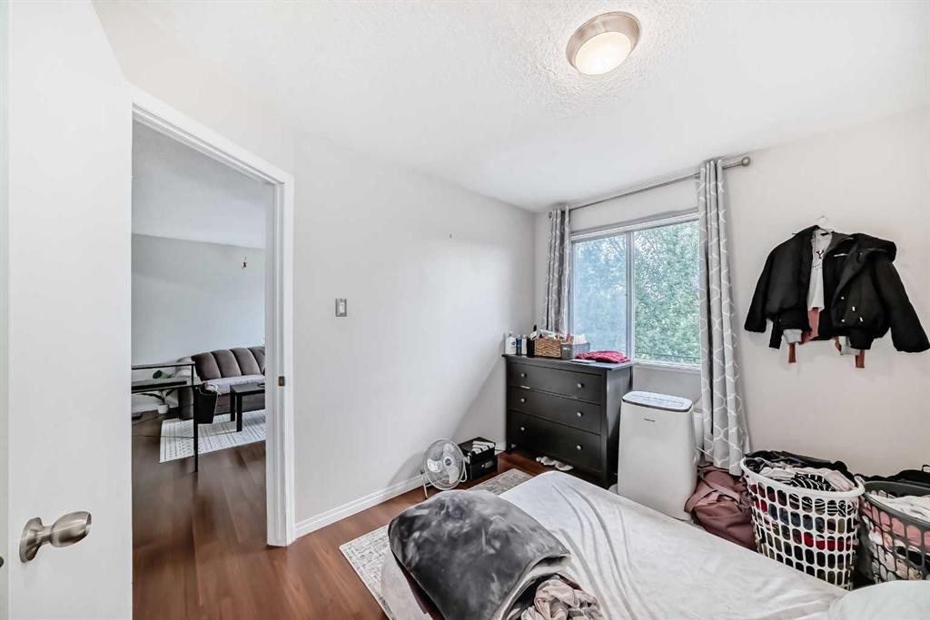 303-4328 4 Street Nw, Calgary, AB - Indoor Photo Showing Bedroom