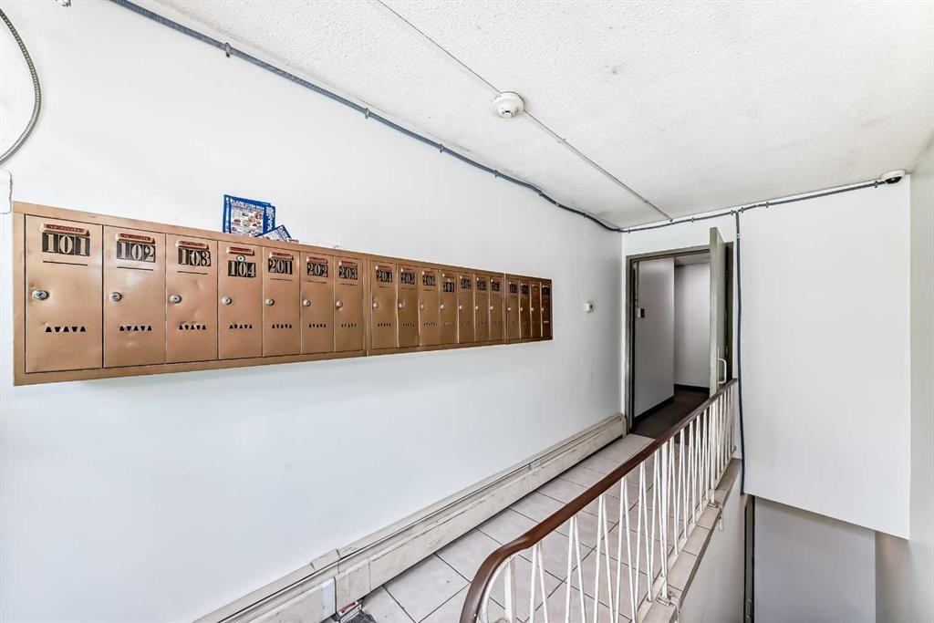 303-4328 4 Street Nw, Calgary, AB - Indoor Photo Showing Other Room