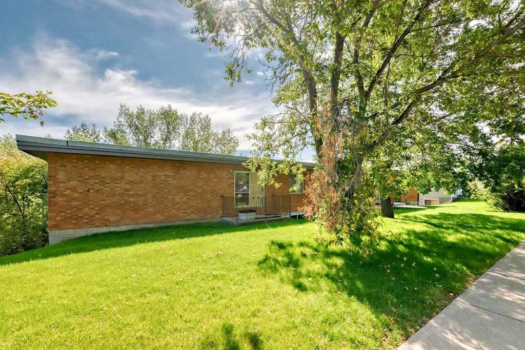 303-4328 4 Street Nw, Calgary, AB - Outdoor