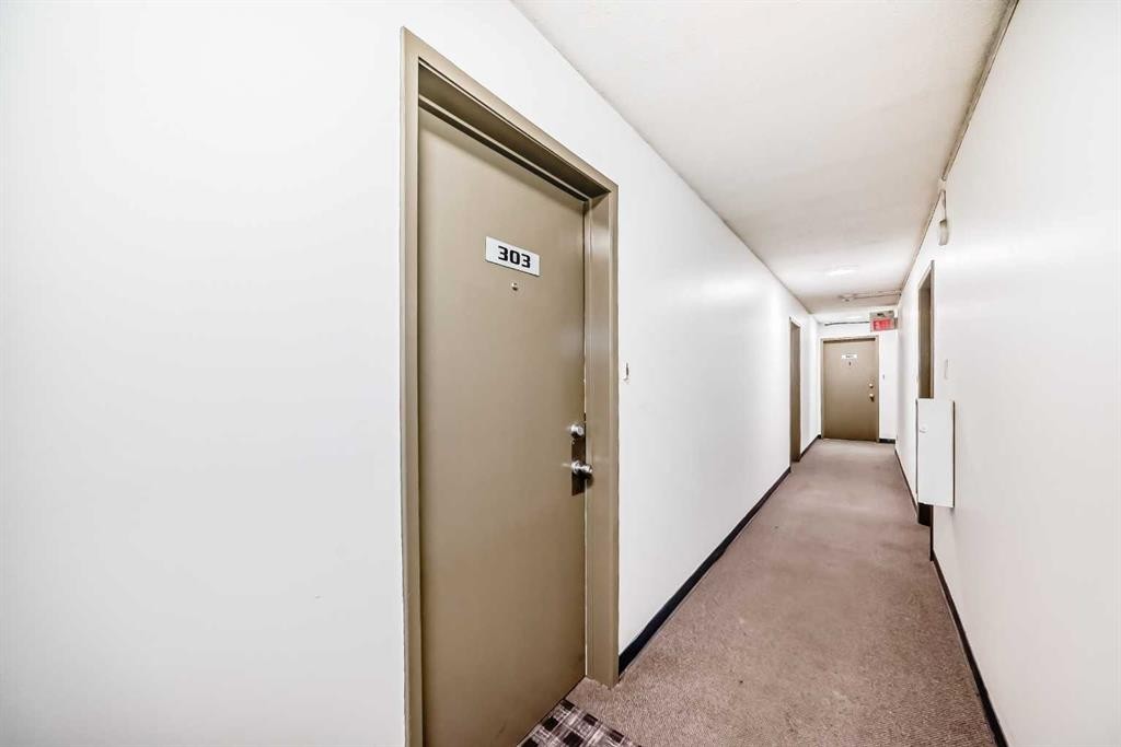 303-4328 4 Street Nw, Calgary, AB - Indoor Photo Showing Other Room