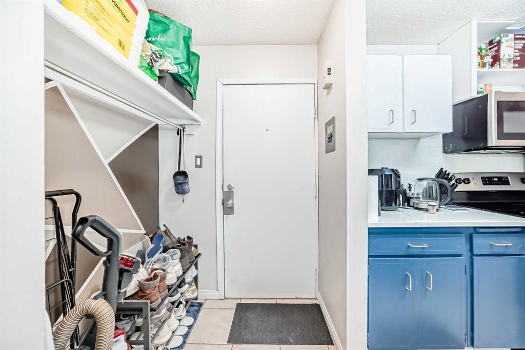 303-4328 4 Street Nw, Calgary, AB - Indoor Photo Showing Other Room