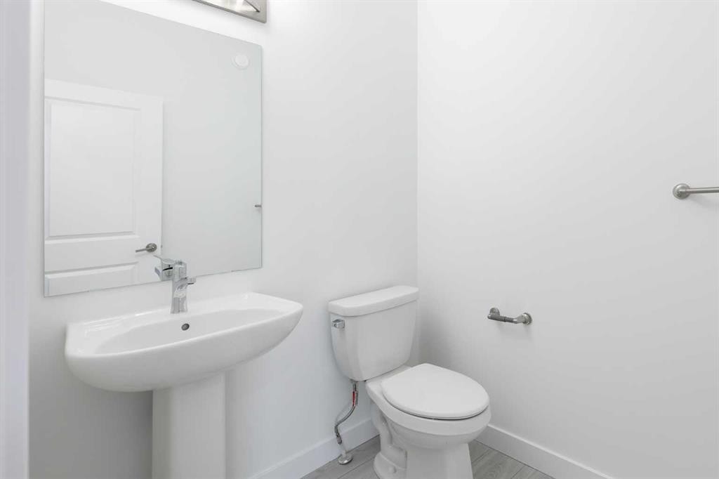 19 Appaloosa Way, Cochrane, AB - Indoor Photo Showing Bathroom