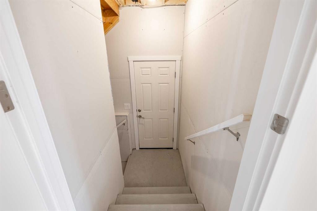 19 Appaloosa Way, Cochrane, AB - Indoor Photo Showing Other Room