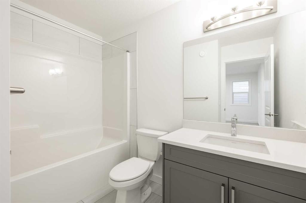 19 Appaloosa Way, Cochrane, AB - Indoor Photo Showing Bathroom