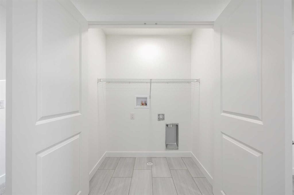 19 Appaloosa Way, Cochrane, AB - Indoor Photo Showing Other Room