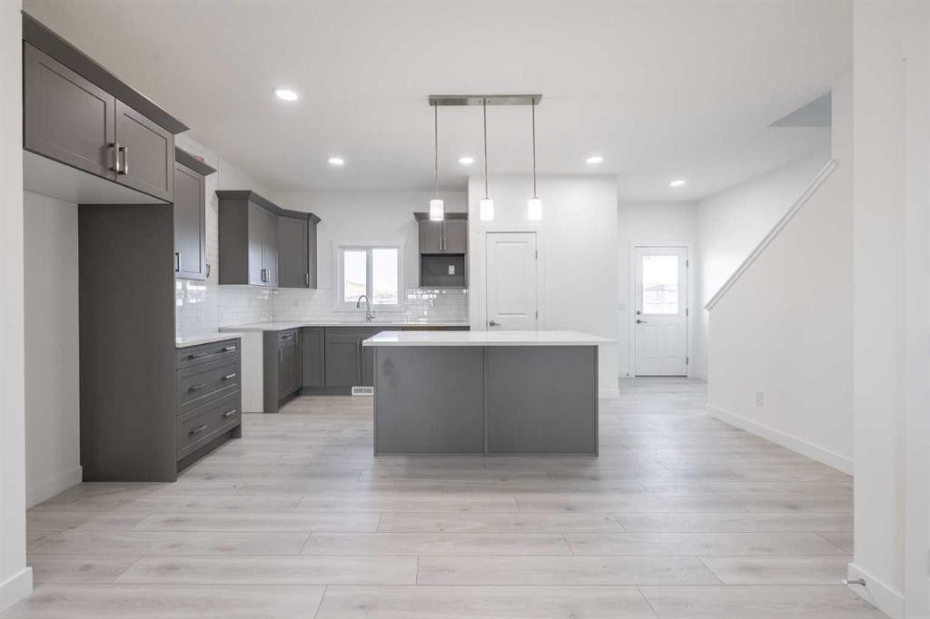 19 Appaloosa Way, Cochrane, AB - Indoor Photo Showing Kitchen With Upgraded Kitchen