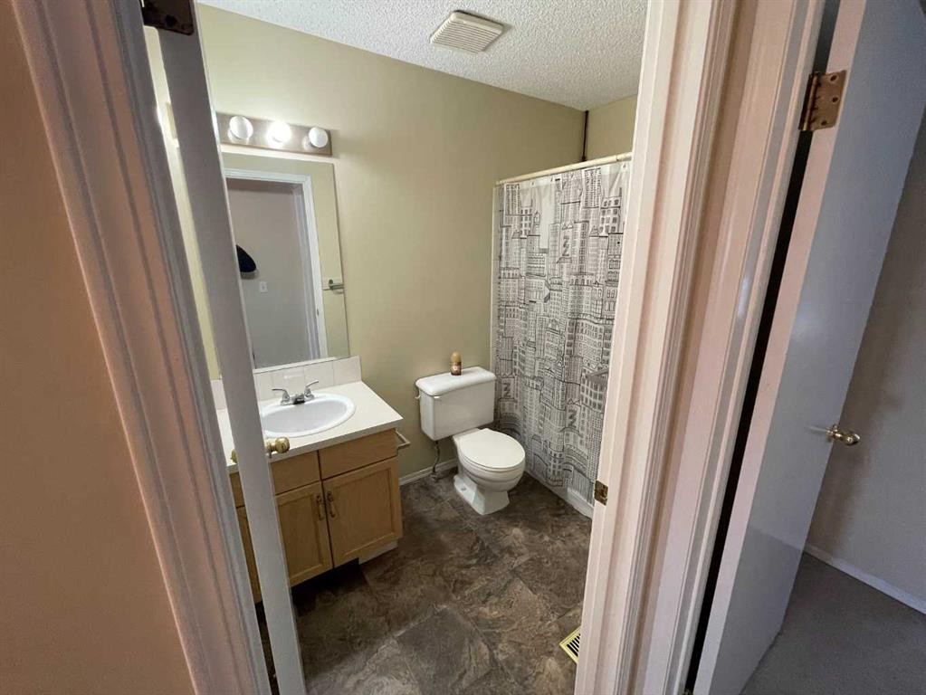 68 Abbeydale Villas Ne, Calgary, AB - Indoor Photo Showing Bathroom