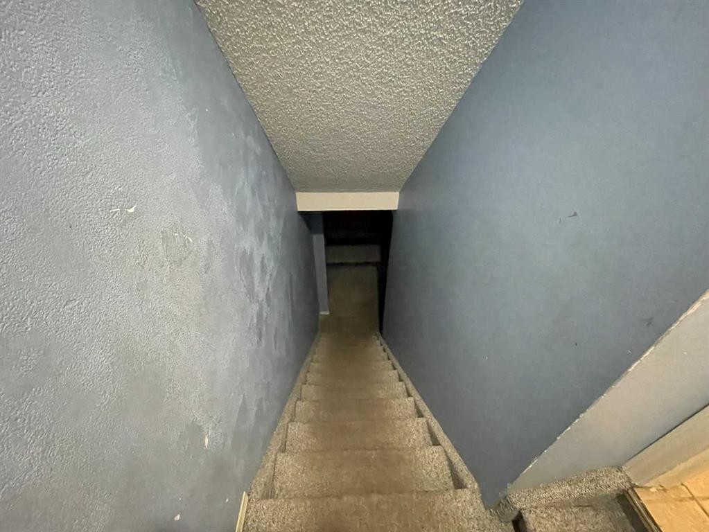 68 Abbeydale Villas Ne, Calgary, AB - Indoor Photo Showing Other Room