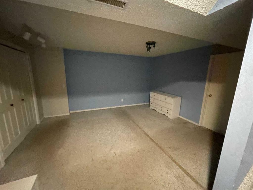 68 Abbeydale Villas Ne, Calgary, AB - Indoor Photo Showing Other Room