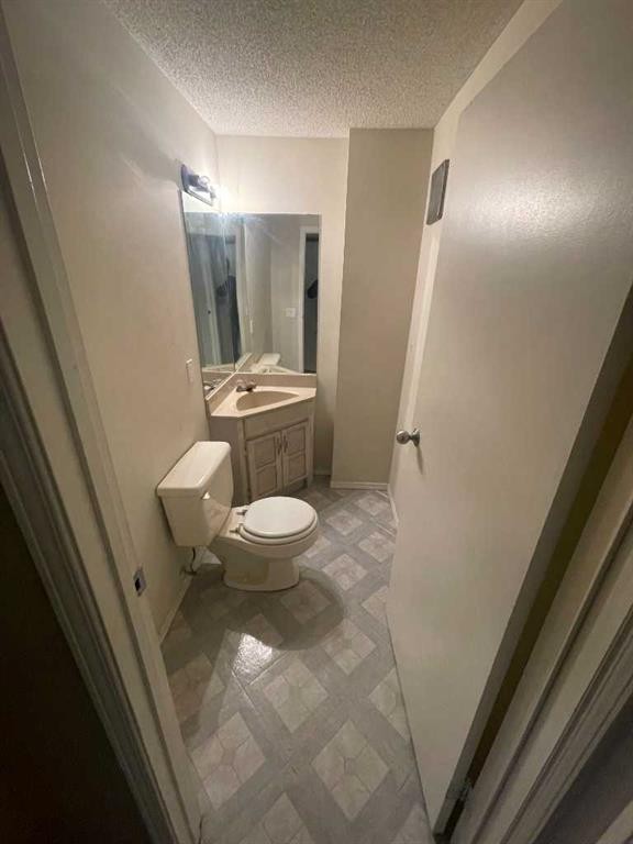 68 Abbeydale Villas Ne, Calgary, AB - Indoor Photo Showing Bathroom