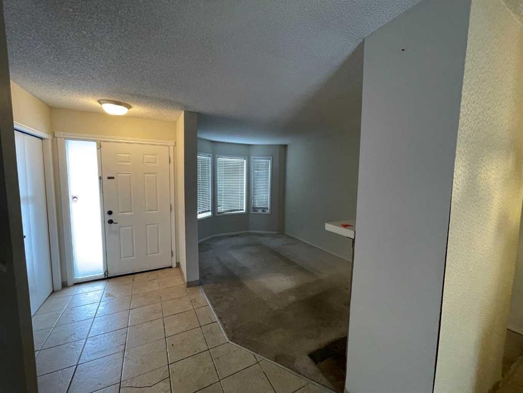 68 Abbeydale Villas Ne, Calgary, AB - Indoor Photo Showing Other Room