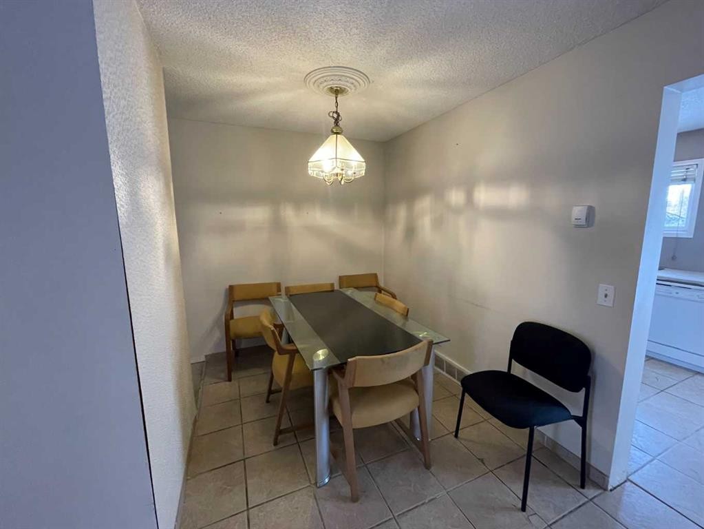 68 Abbeydale Villas Ne, Calgary, AB - Indoor Photo Showing Other Room