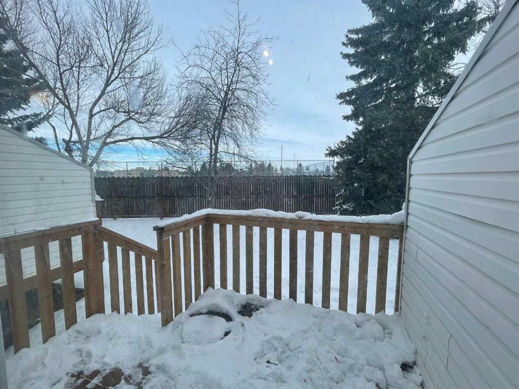 68 Abbeydale Villas Ne, Calgary, AB - Outdoor