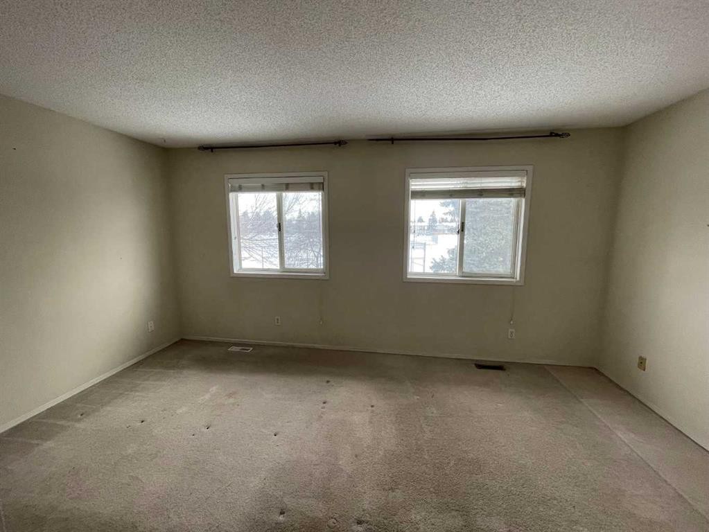 68 Abbeydale Villas Ne, Calgary, AB - Indoor Photo Showing Other Room