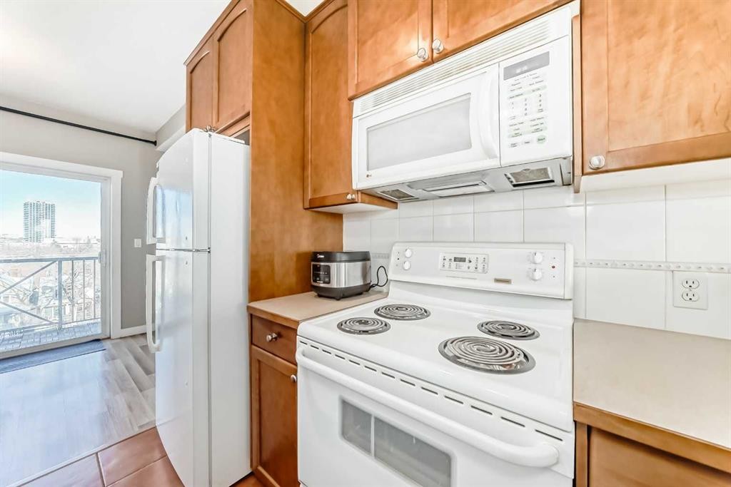 309-1540 17 Avenue Sw, Calgary, AB - Indoor Photo Showing Kitchen