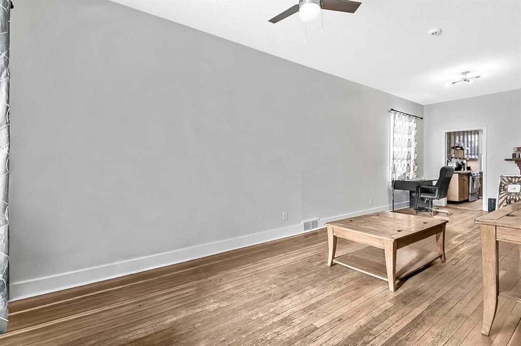 430 15 Avenue Ne, Calgary, AB - Indoor