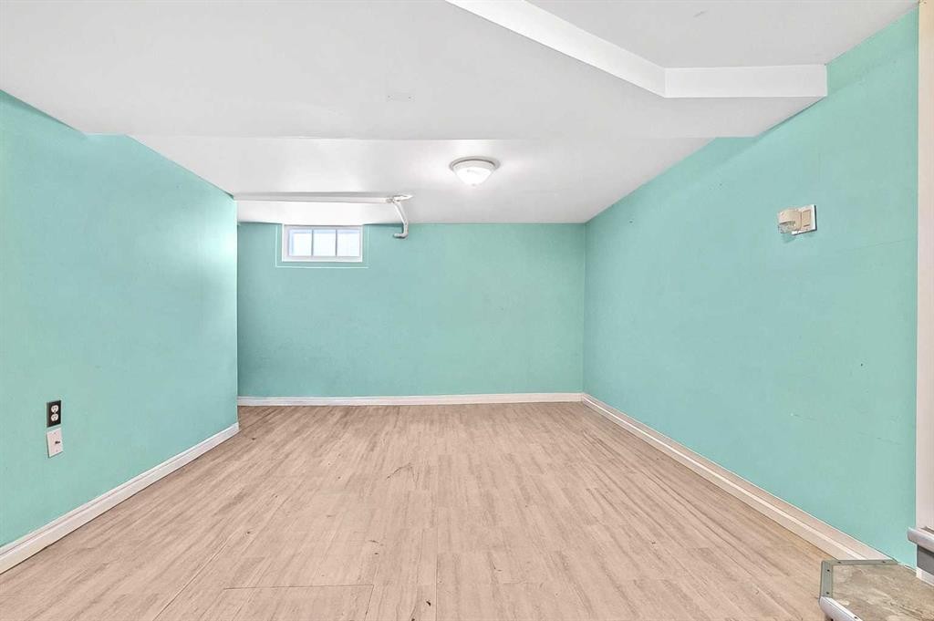 430 15 Avenue Ne, Calgary, AB - Indoor Photo Showing Other Room