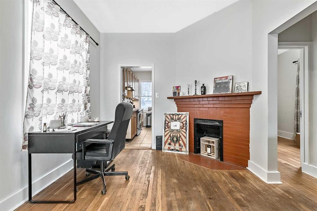 430 15 Avenue Ne, Calgary, AB - Indoor Photo Showing Office