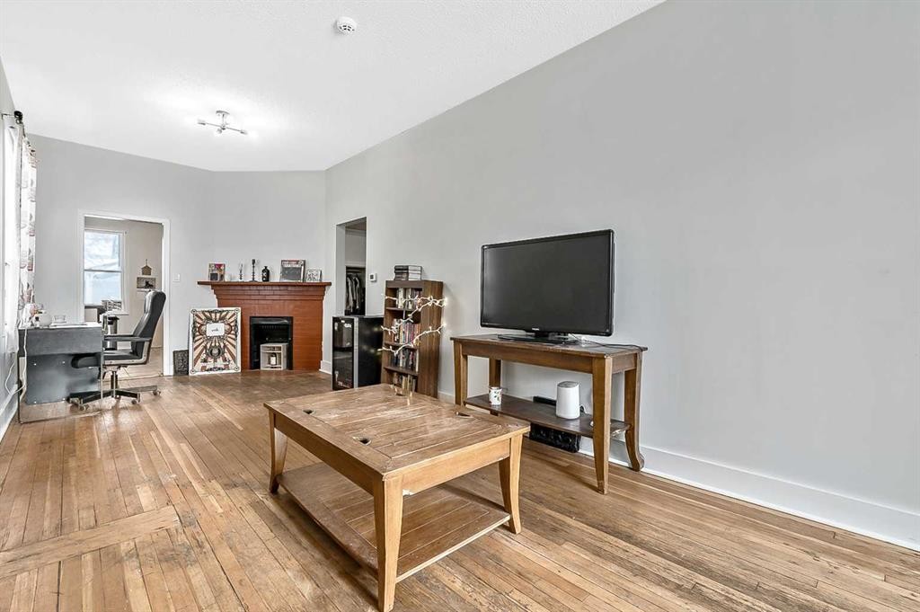 430 15 Avenue Ne, Calgary, AB - Indoor Photo Showing Other Room With Fireplace