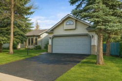 624 Shawinigan Drive SW Calgary, AB T2Y 2H4