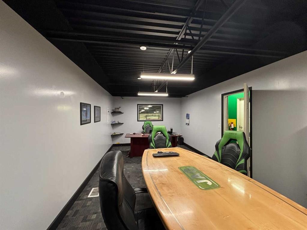 1114 & 1118-4316 64 Avenue Se, Calgary, AB